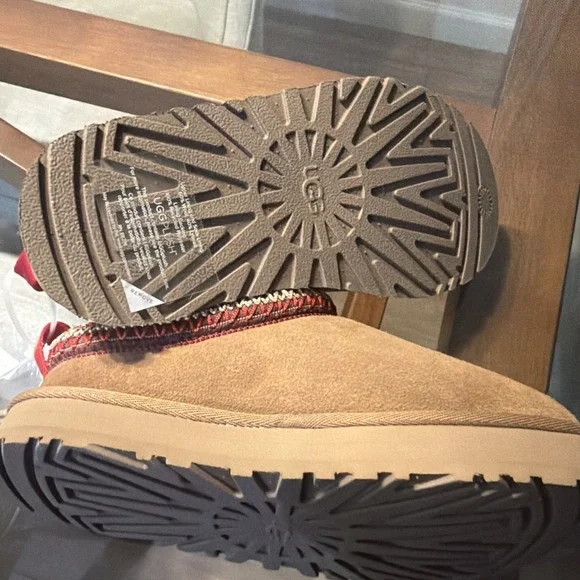 UGG Kids Brown Suede Sheepskin Lined Slippers Mules Red Trim Size Toddler - Picture 6 of 6